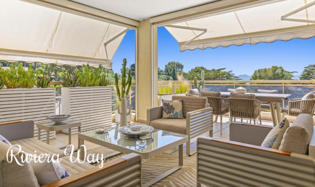 5 room apartment in Le Cannet, photo #1, listing #106444128