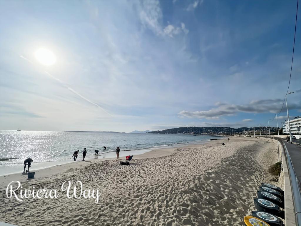 1 room apartment in Juan-les-Pins, photo #1, listing #105375732