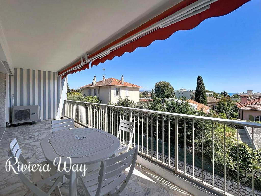 2 room apartment in Antibes, photo #5, listing #106090152