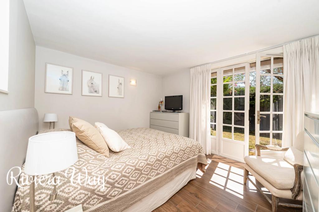 5 room villa in Le Cannet, photo #1, listing #104244588