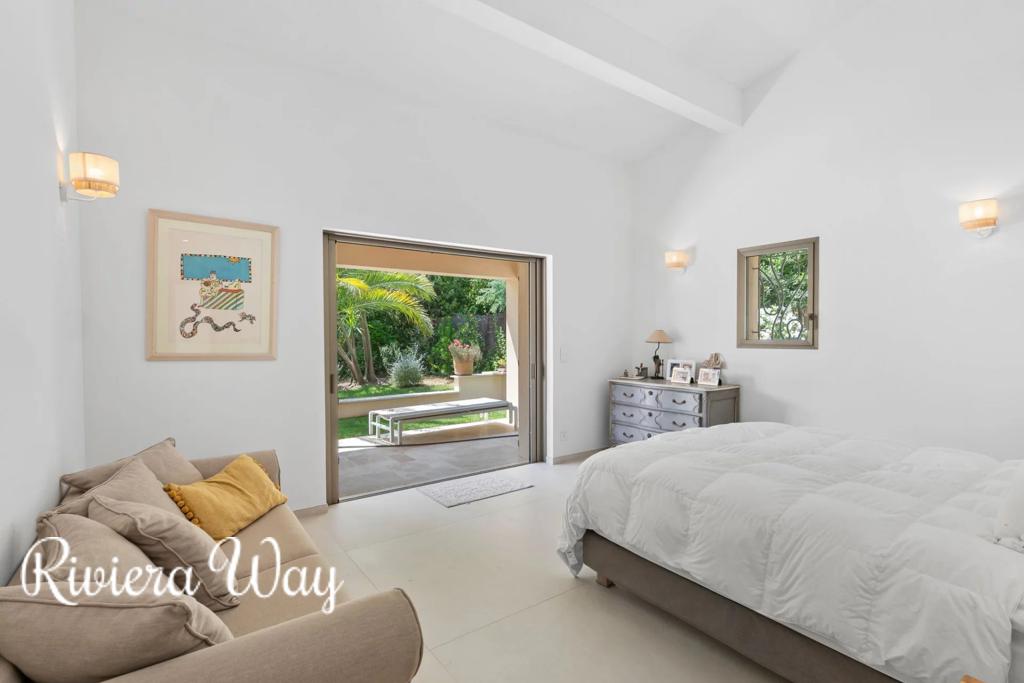 Villa in Grimaud, photo #1, listing #104480334