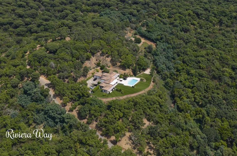 Villa in La Croix-Valmer, 370 m², photo #1, listing #104698566