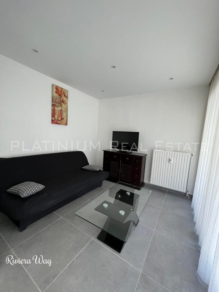 4 room apartment in Saint-Raphaël, photo #4, listing #87812004