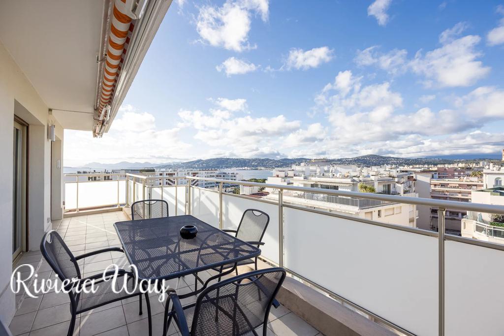 4 room apartment in Antibes, photo #6, listing #105160146