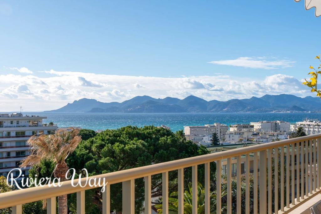 4 room apartment in Cannes, photo #3, listing #105284928