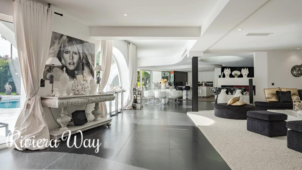8 room villa in Mougins, photo #4, listing #105737898