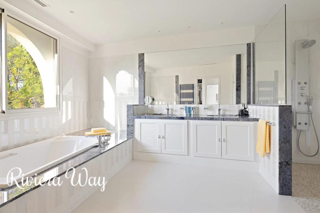 10 room villa in Muan-Sarthe, photo #10, listing #95508840