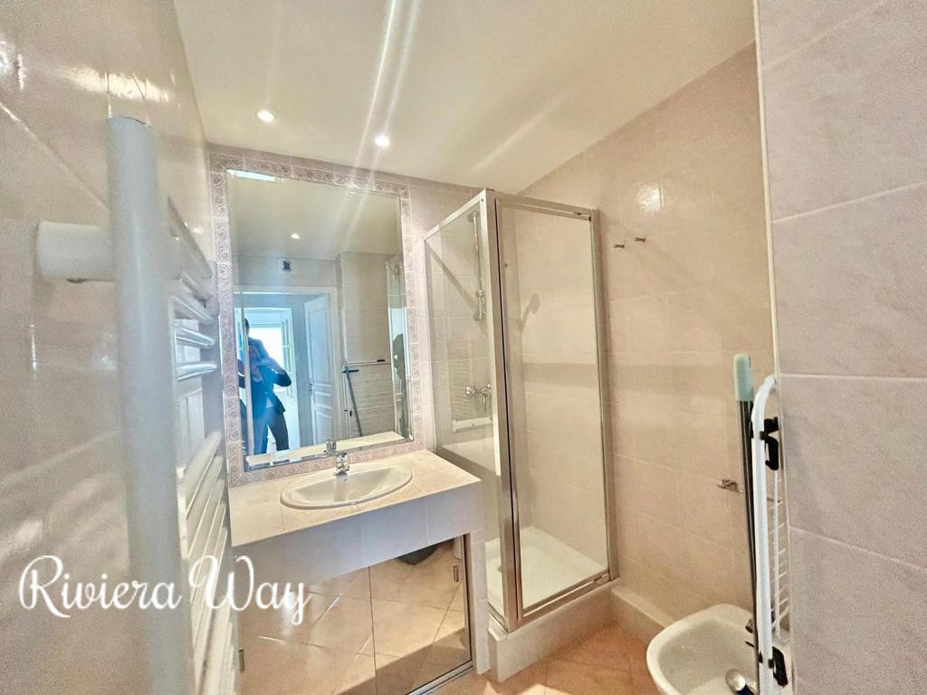 2 room apartment in Juan-les-Pins, photo #9, listing #106127574