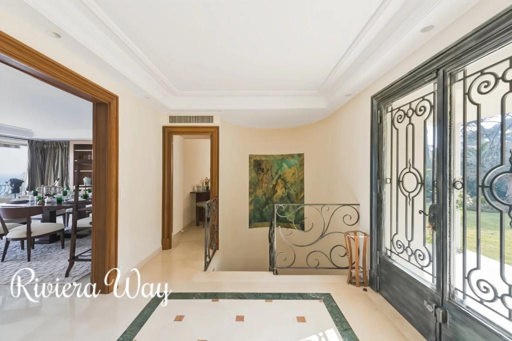 7 room villa in Antibes, photo #3, listing #106515780