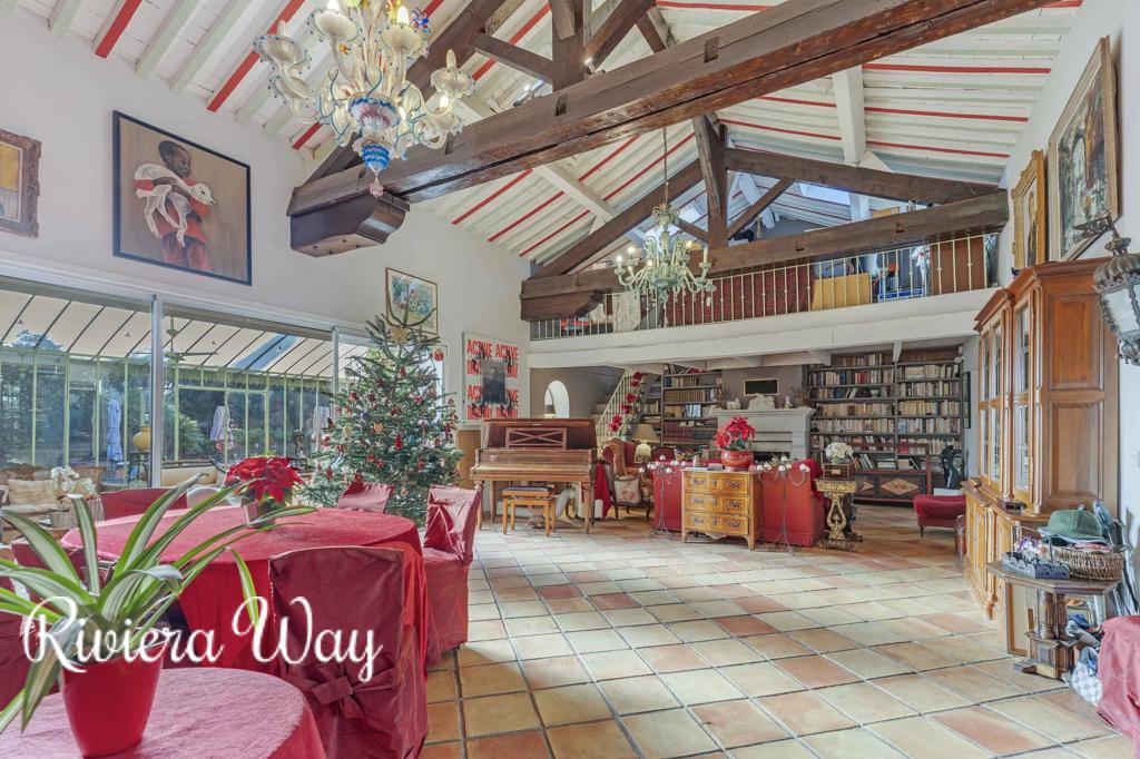 9 room villa in Toulon, photo #5, listing #105239778