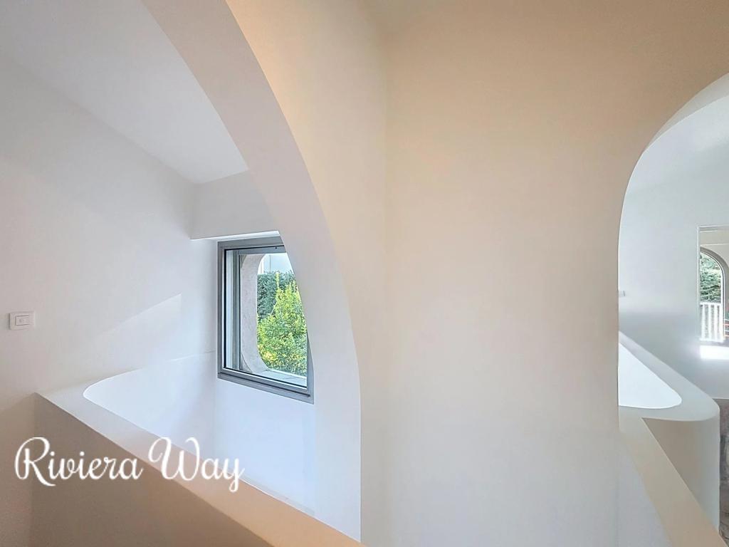 8 room villa in Cap d'Antibes, photo #1, listing #104687226