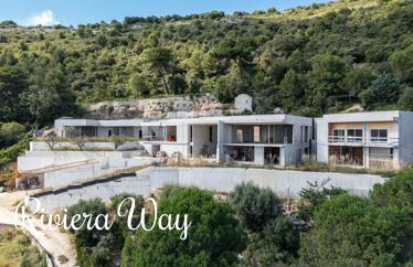 20 room villa in Èze