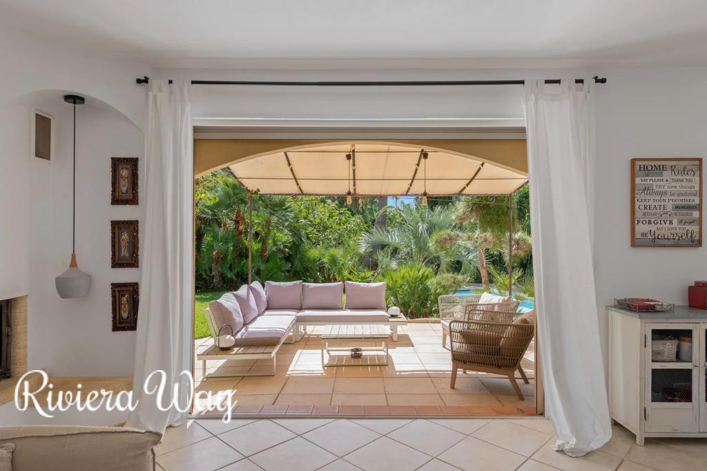 8 room villa in La Londe-les-Maures, photo #4, listing #105707994