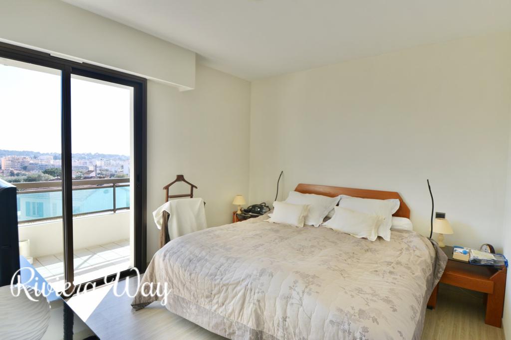 4 room apartment in Antibes, photo #9, listing #86376360