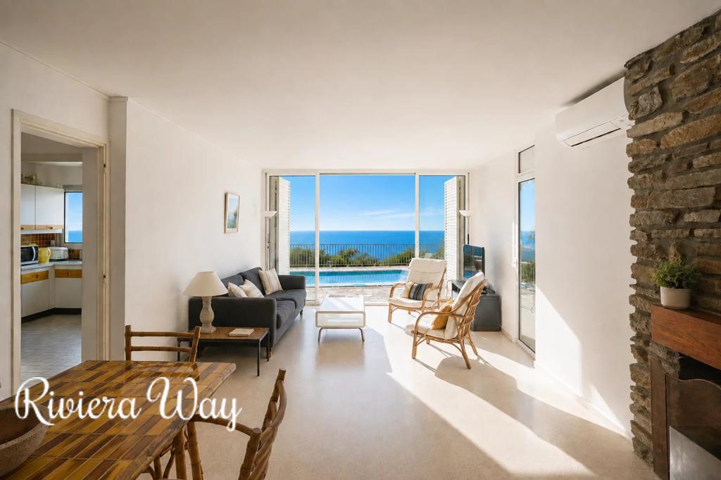 10 room villa in La Croix-Valmer, photo #4, listing #102510912