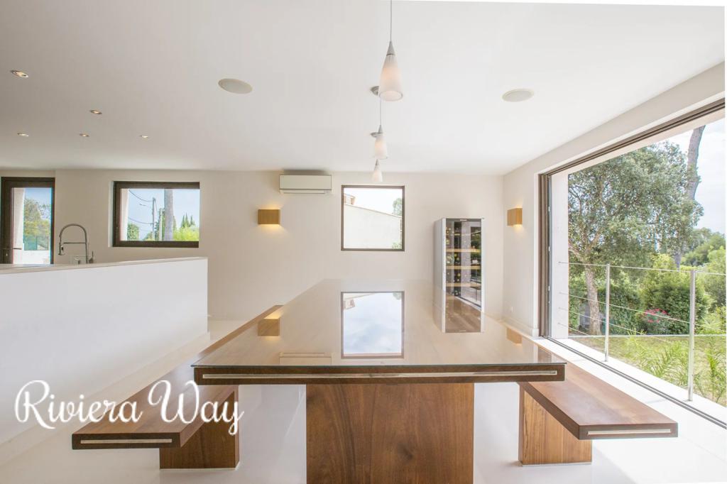 7 room villa in Antibes, photo #1, listing #95530008