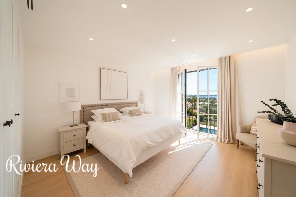 9 room villa in Cannes, photo #10, listing #107162034