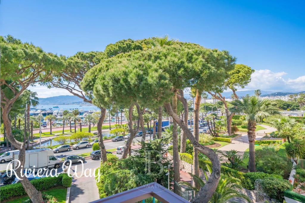 4 room apartment in Cannes, photo #7, listing #99642564