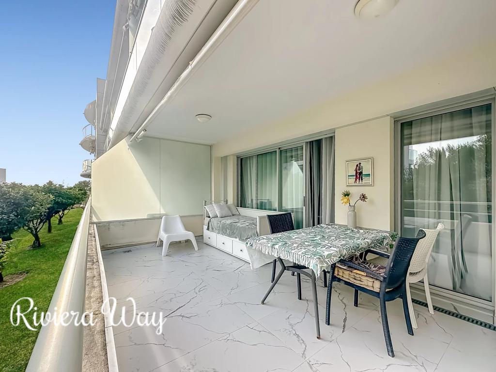 2 room apartment in Antibes, photo #1, listing #106188726