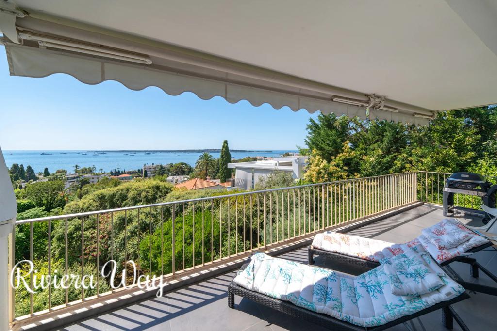 4 room apartment in Cannes, photo #2, listing #106621326