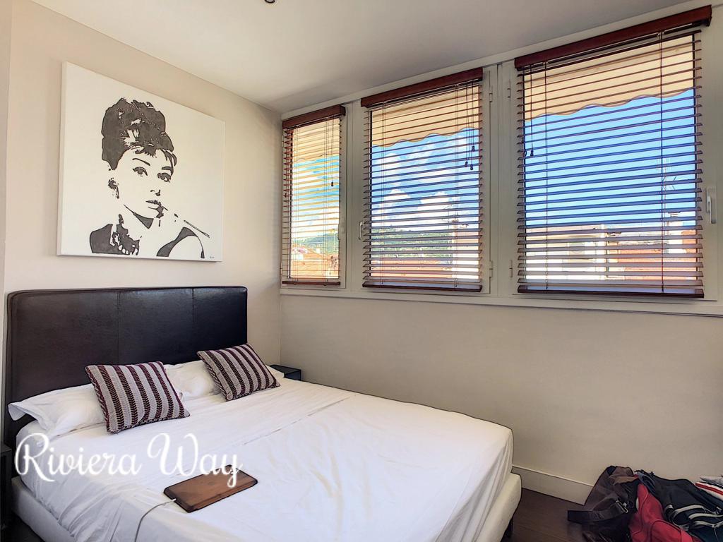 4 room apartment in Cannes, photo #1, listing #103766460