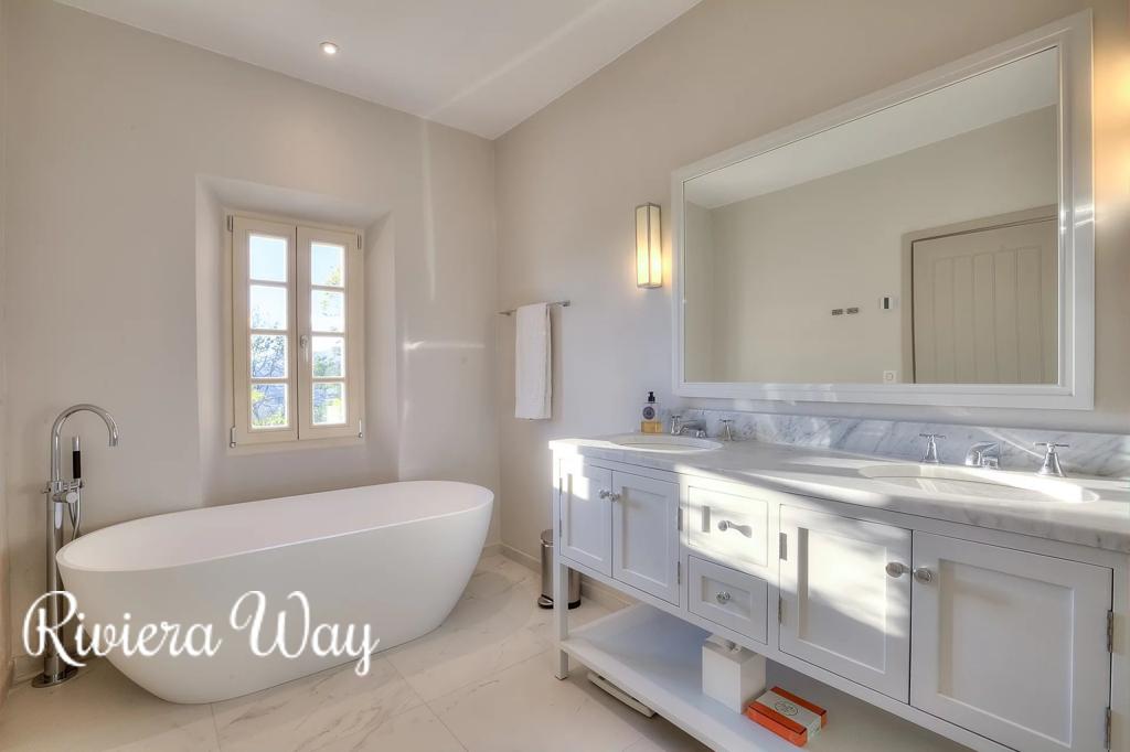 12 room villa in Grasse, photo #5, listing #103076862