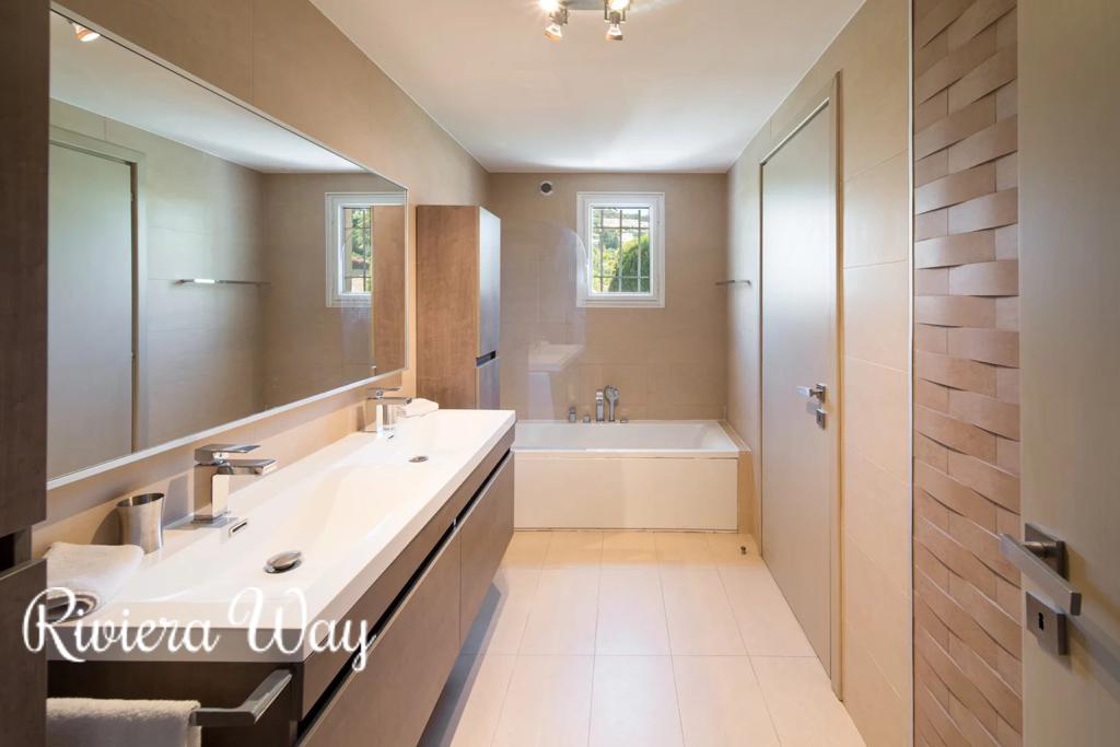 5 room apartment in Cannes, photo #6, listing #106650264