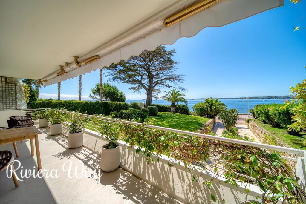 4 room apartment in Cannes, photo #3, listing #105630378