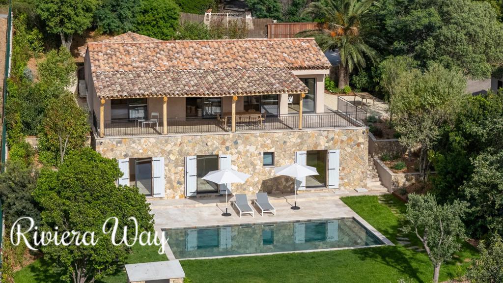 6 room villa in La Croix-Valmer, photo #1, listing #106276254