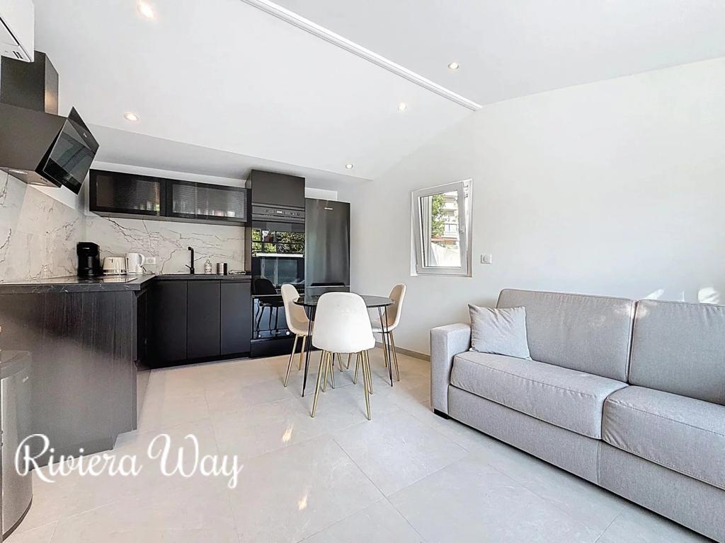 7 room villa in Cannes, photo #9, listing #106225392