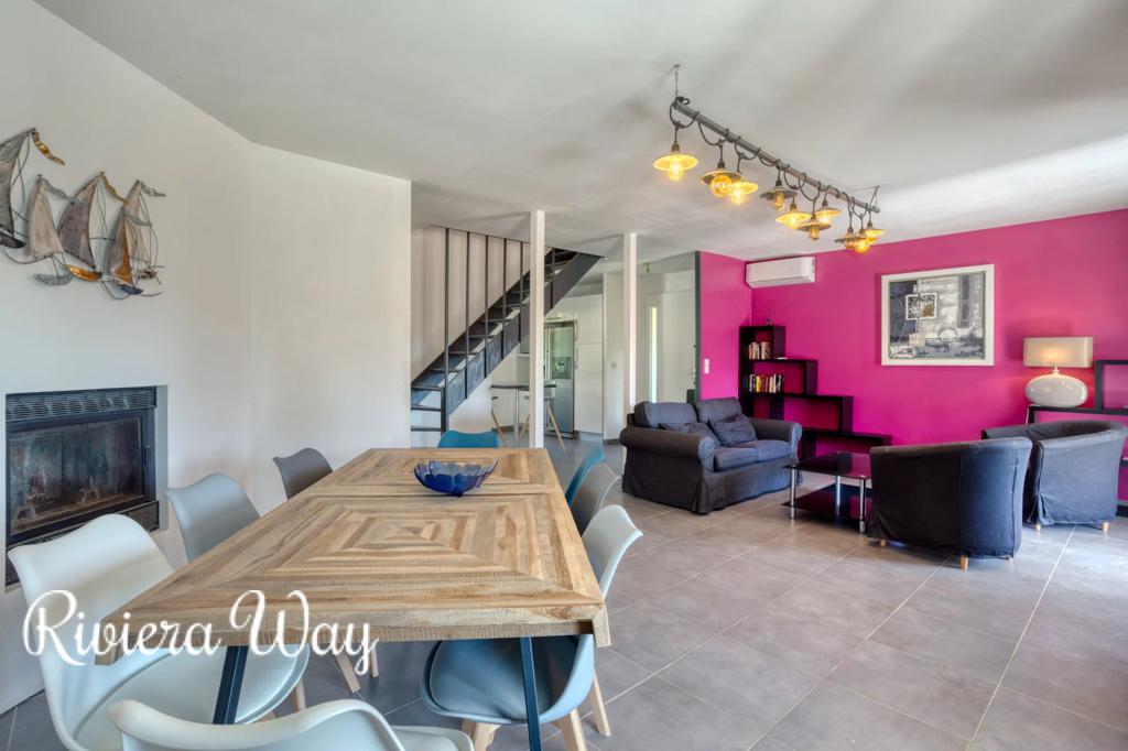 7 room villa in La Croix-Valmer, photo #4, listing #106371258