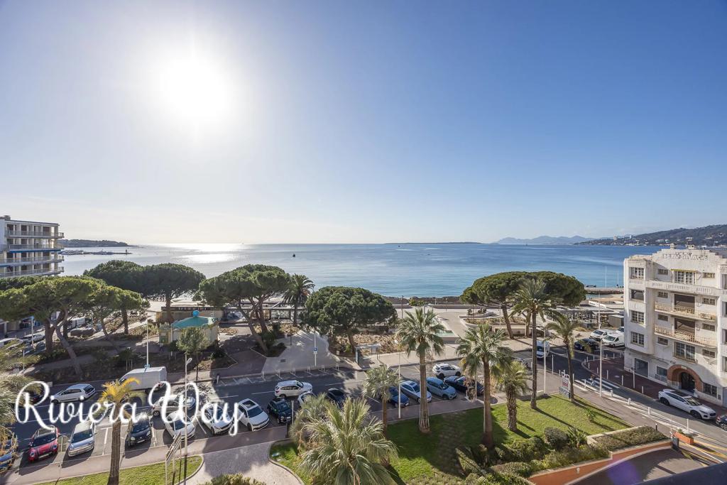 2 room apartment in Antibes, photo #1, listing #105421764