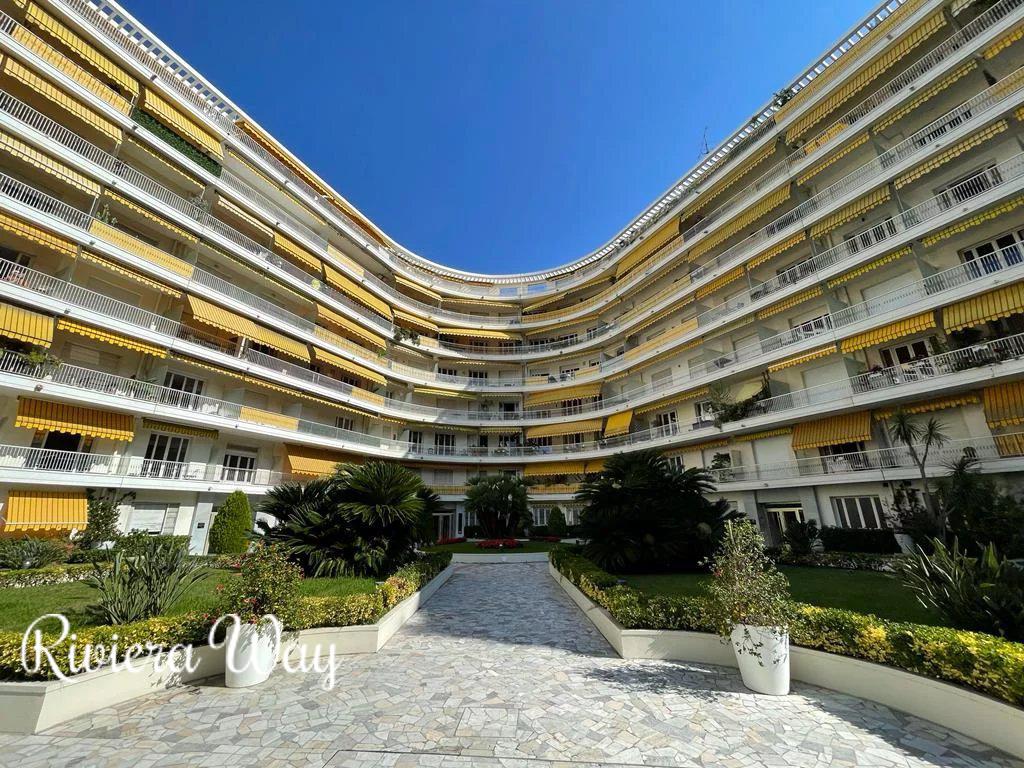 3 room apartment in Le Carré d'Or, photo #2, listing #102098262