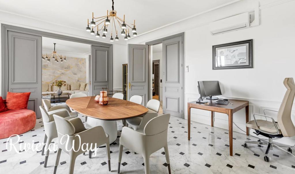 5 room apartment in Cannes, photo #5, listing #106461180