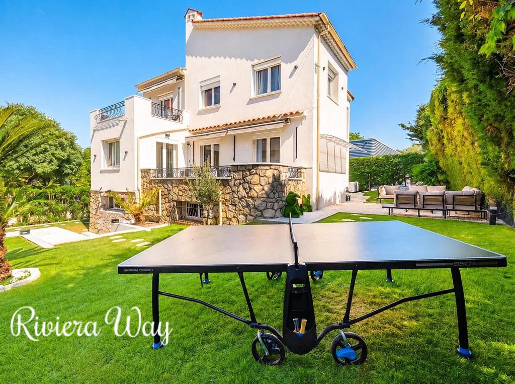 8 room apartment in Juan-les-Pins, photo #3, listing #106787478