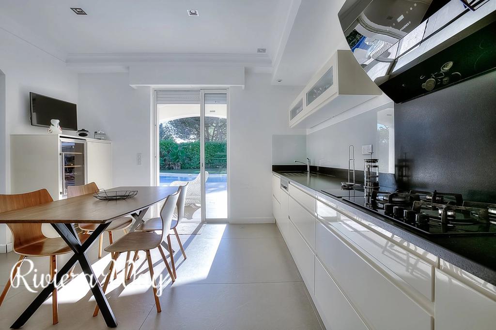 5 room villa in Mougins, photo #10, listing #81012330