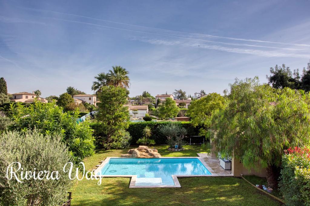5 room villa in Antibes, photo #5, listing #104071674