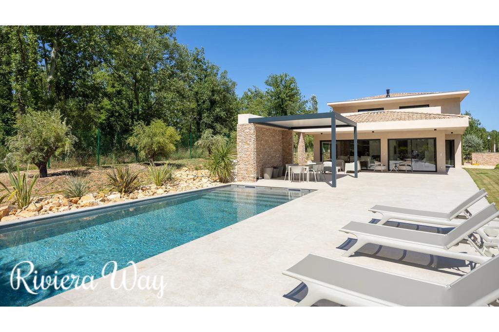 6 room villa in Fayence, photo #1, listing #100230144