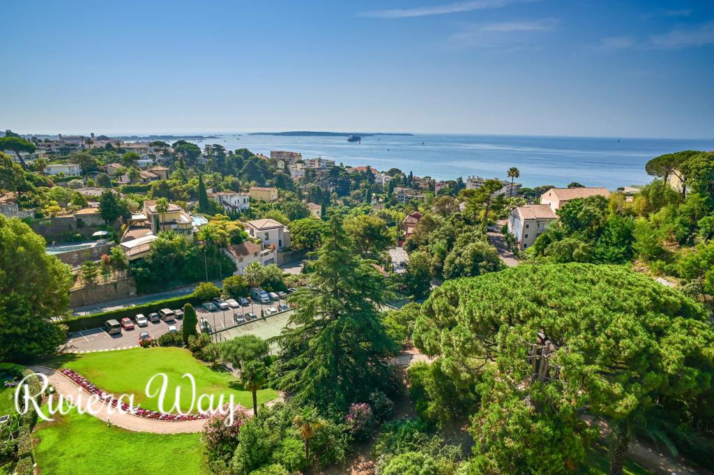 4 room apartment in Cannes, photo #1, listing #106365504