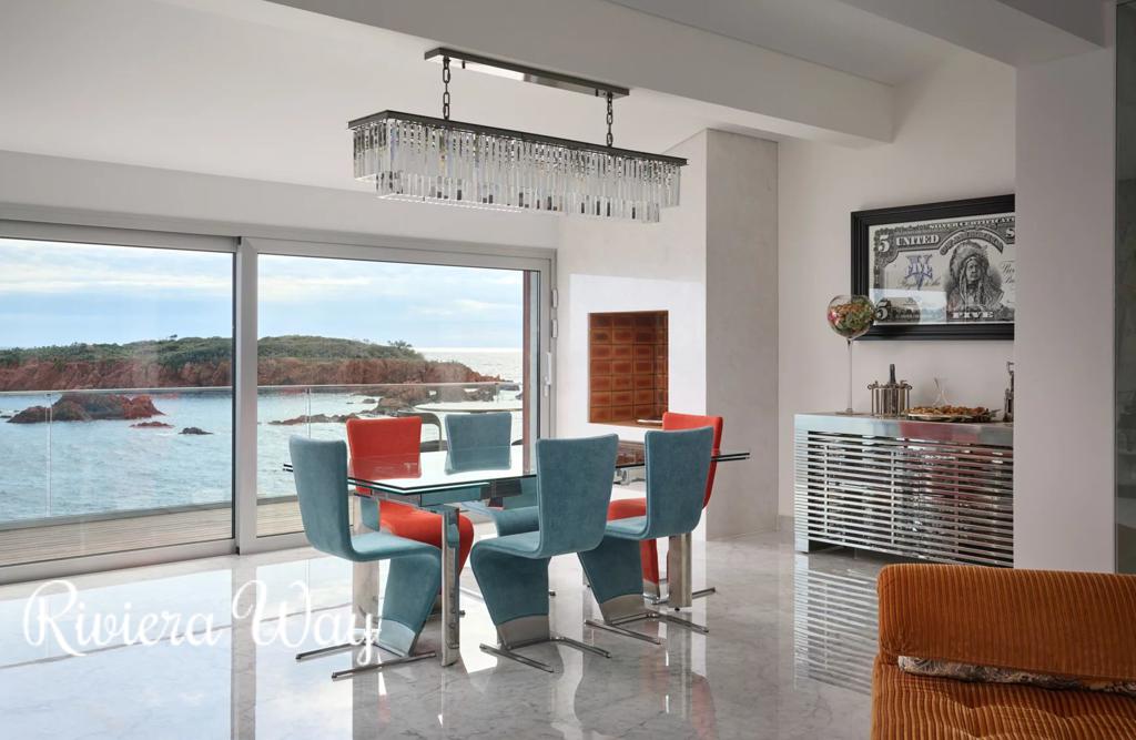 7 room villa in Agay, photo #9, listing #105669480