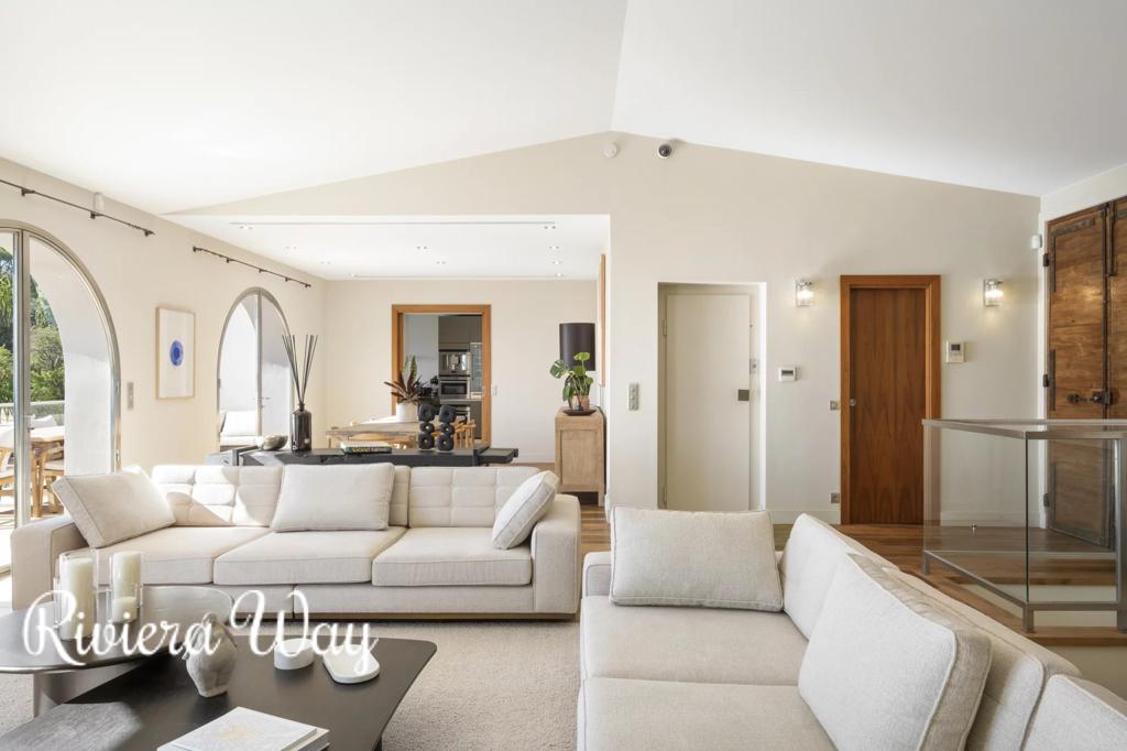 7 room villa in Cannes, photo #5, listing #107261742