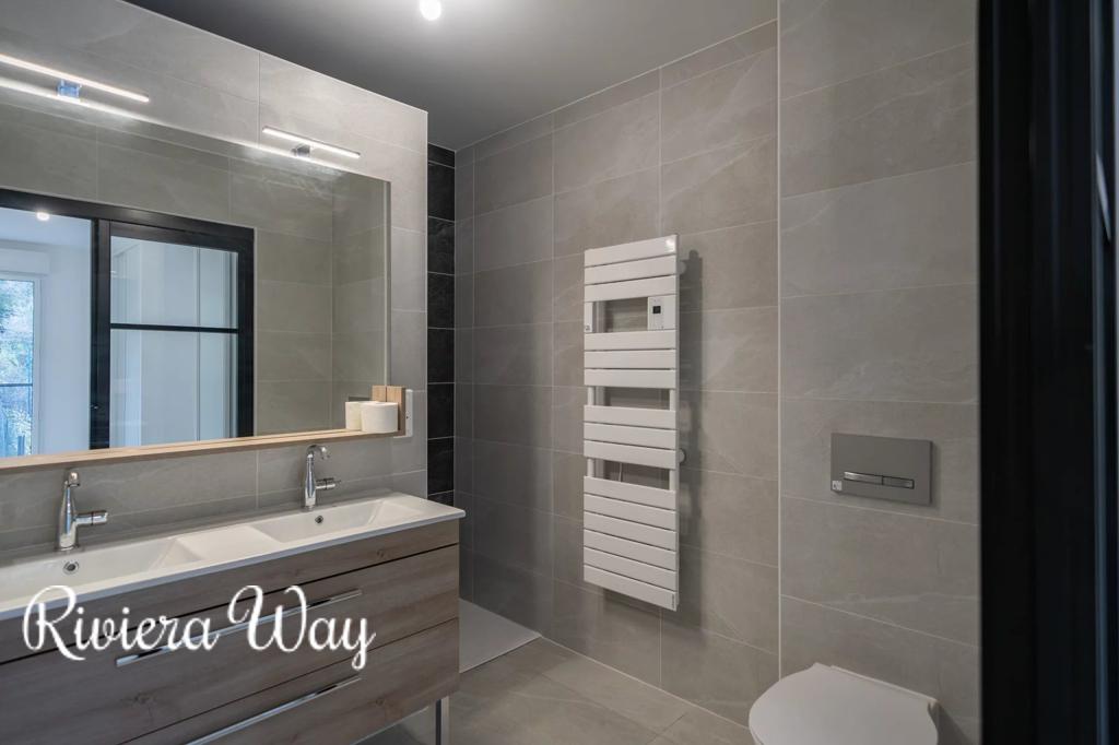 3 room penthouse in Mougins, photo #7, listing #105592620