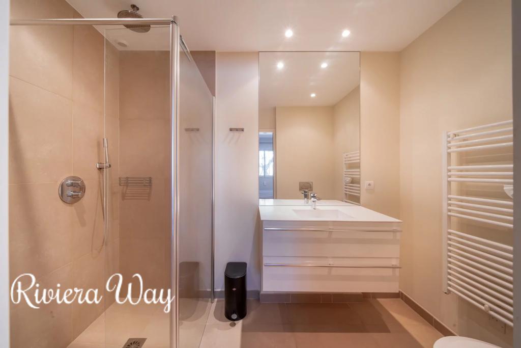 5 room apartment in Mougins, photo #8, listing #106231818