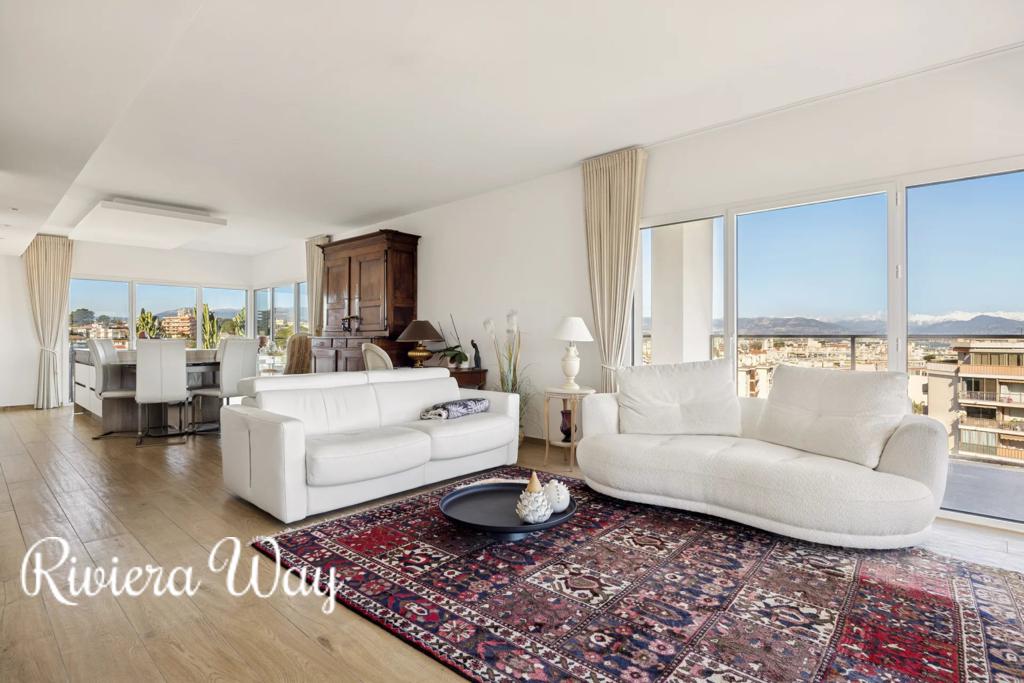 3 room apartment in Antibes, photo #6, listing #105590772