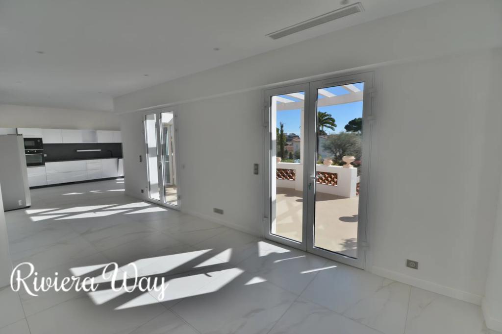 10 room villa in Cap d'Antibes, photo #2, listing #101347554