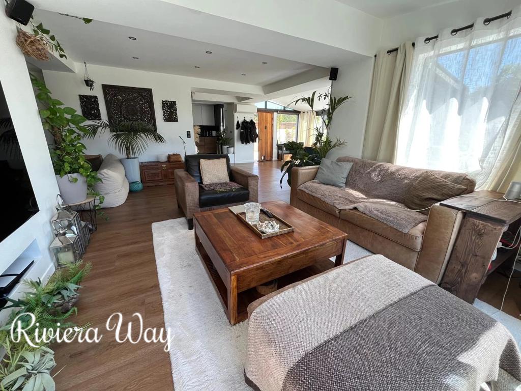 4 room villa in Cannes, photo #3, listing #102922512