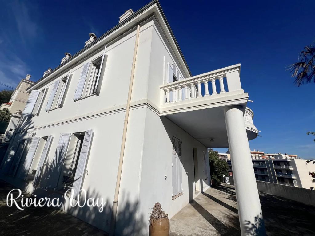 8 room villa in Antibes, photo #9, listing #100548252