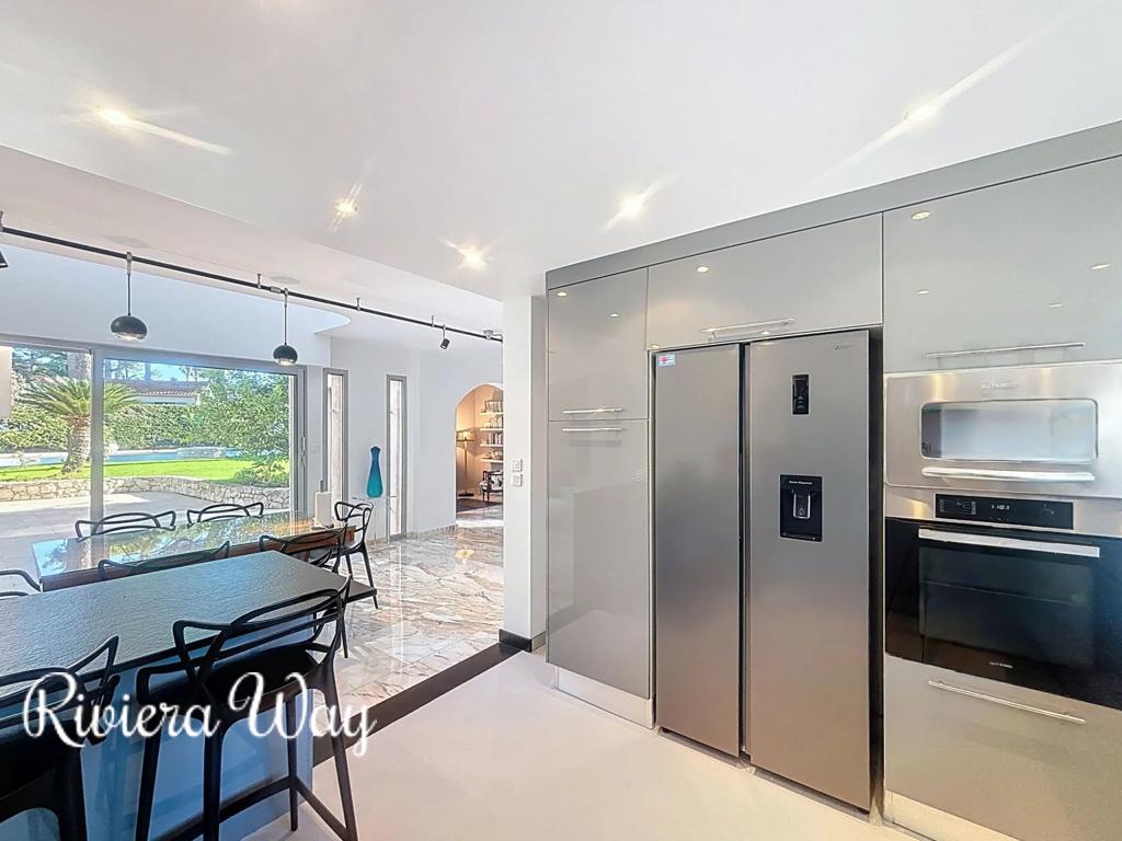 8 room villa in Cap d'Antibes, photo #3, listing #104687226