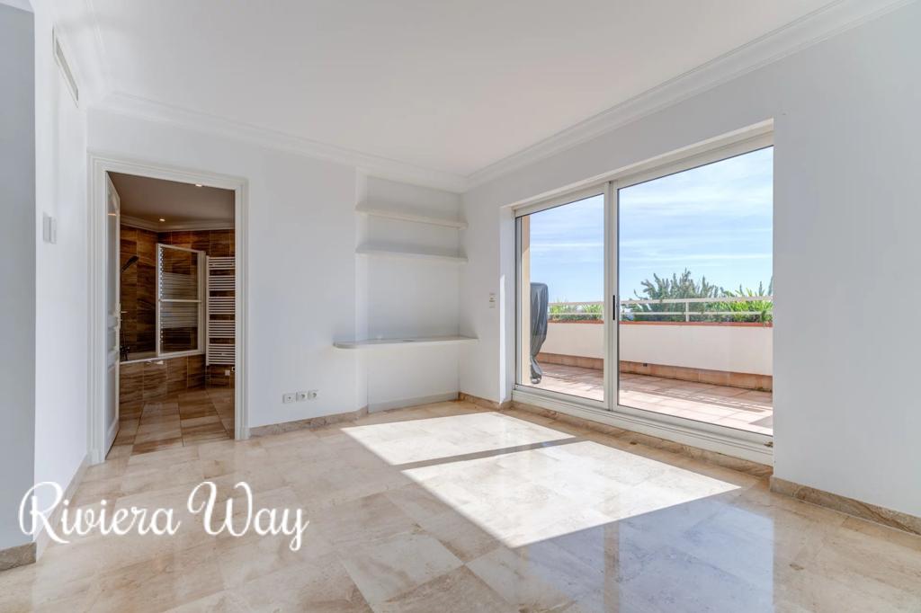 4 room apartment in Cannes, photo #8, listing #106239756