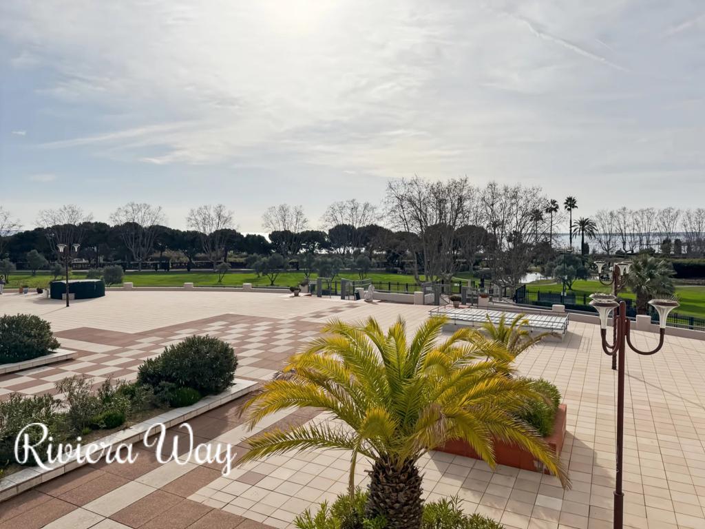 1 room apartment in Juan-les-Pins, photo #10, listing #105375732